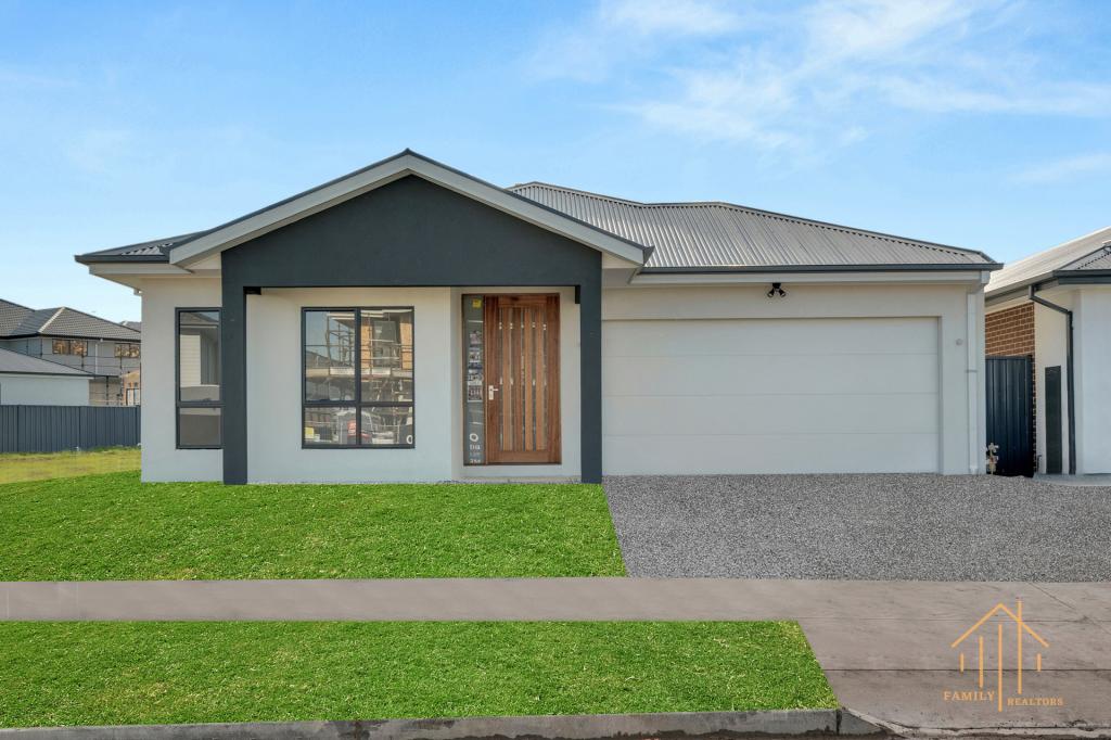 71 BORTHWICK PDE, CLYDE NORTH, VIC 3978