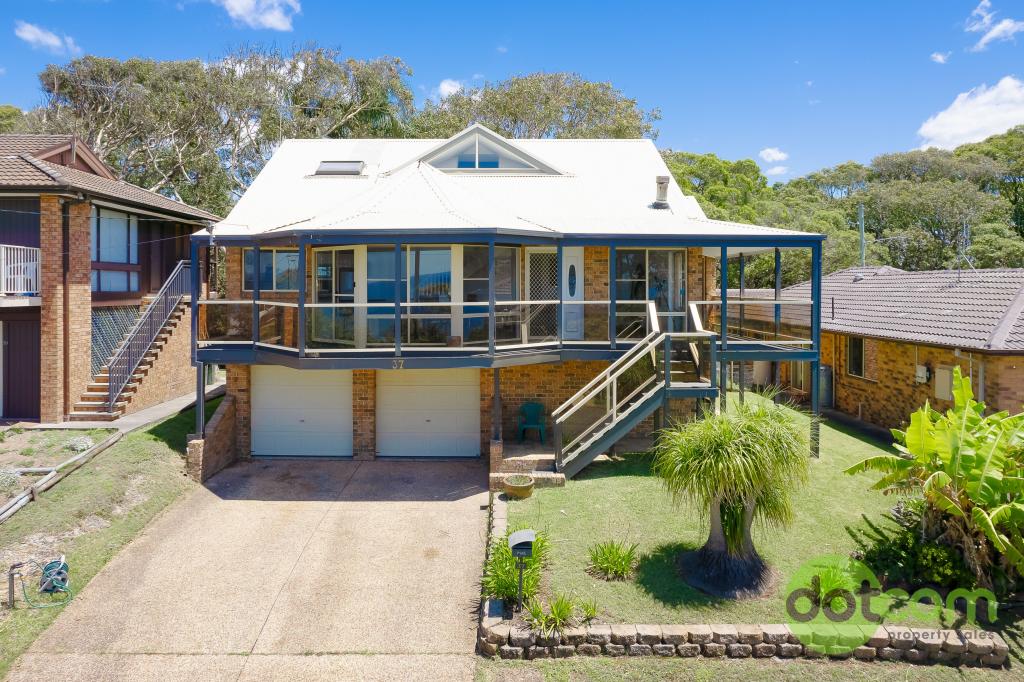 37 Scenic Dr, Caves Beach, NSW 2281