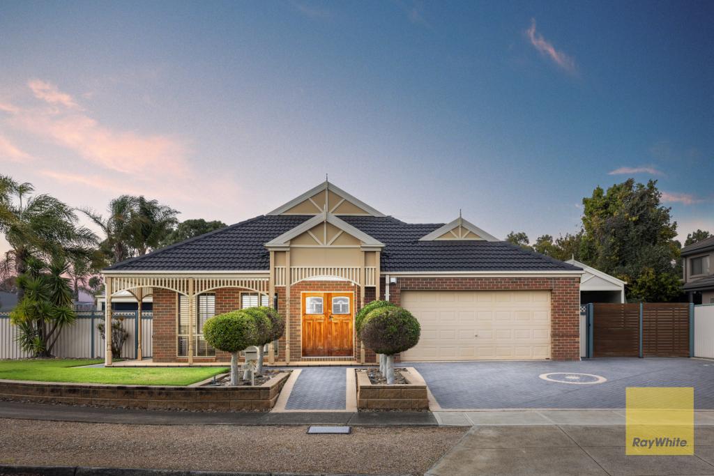 14 Reg Chalke Cres, Cairnlea, VIC 3023