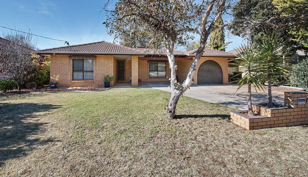 7 FORREST ST, LAKE ALBERT, NSW 2650