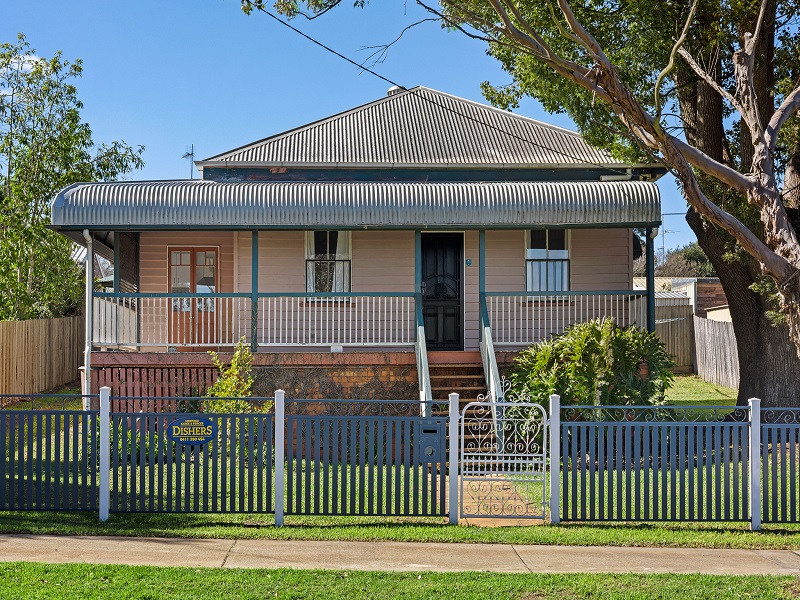 56 Hampton St, Harristown, QLD 4350