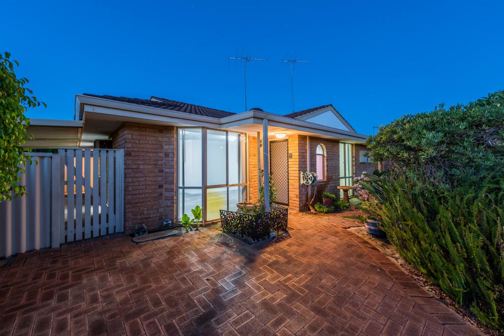 40/15 Mereworth Way, Marangaroo, WA 6064