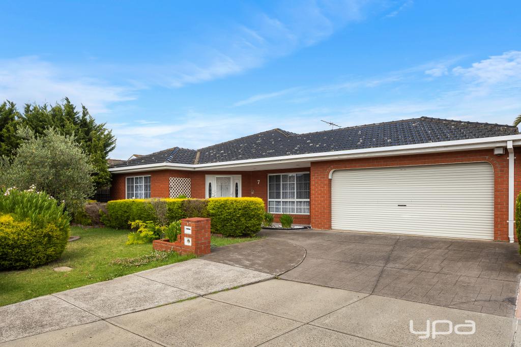 7 MINATO PL, TAYLORS LAKES, VIC 3038