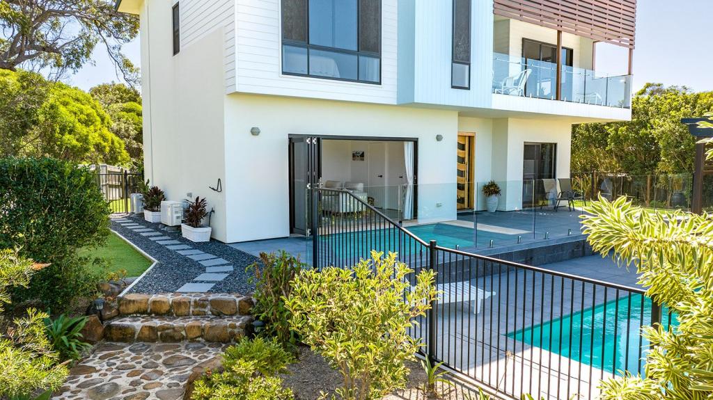 6 Seaview Ct, Agnes Water, QLD 4677