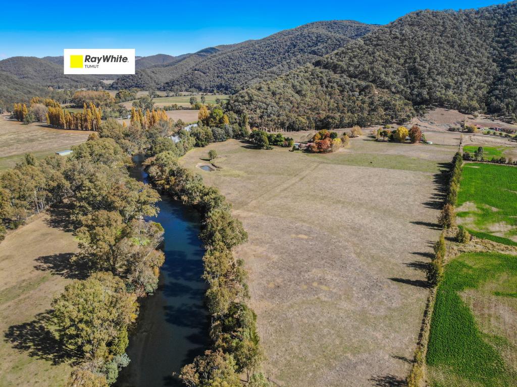 135 West Blowering Rd, Tumut, NSW 2720