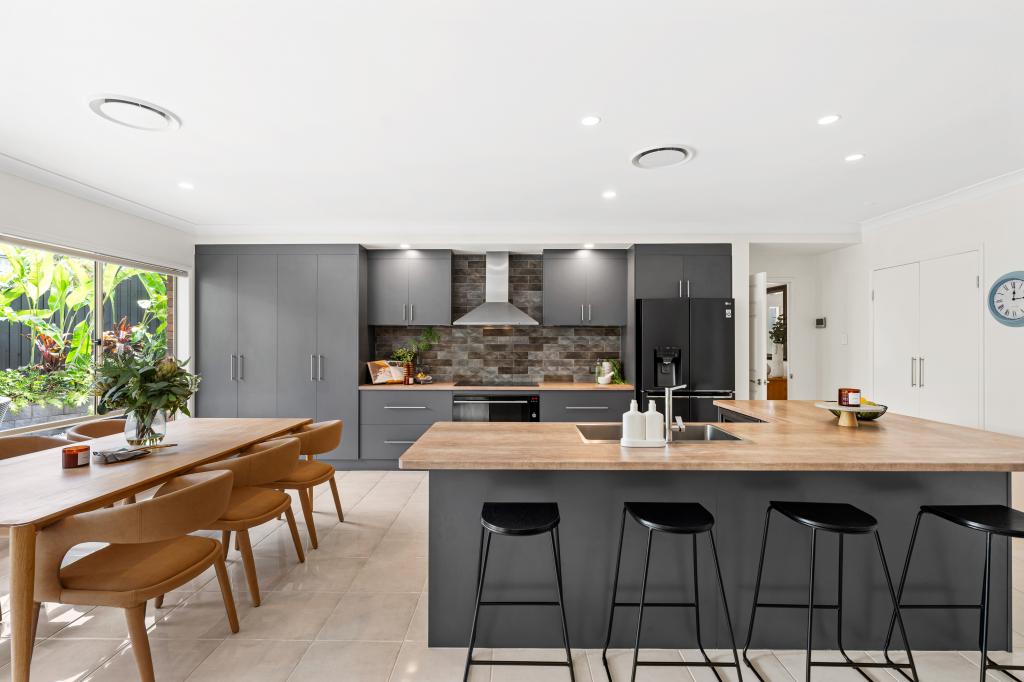 7 Talltrees Cct, Wakerley, QLD 4154