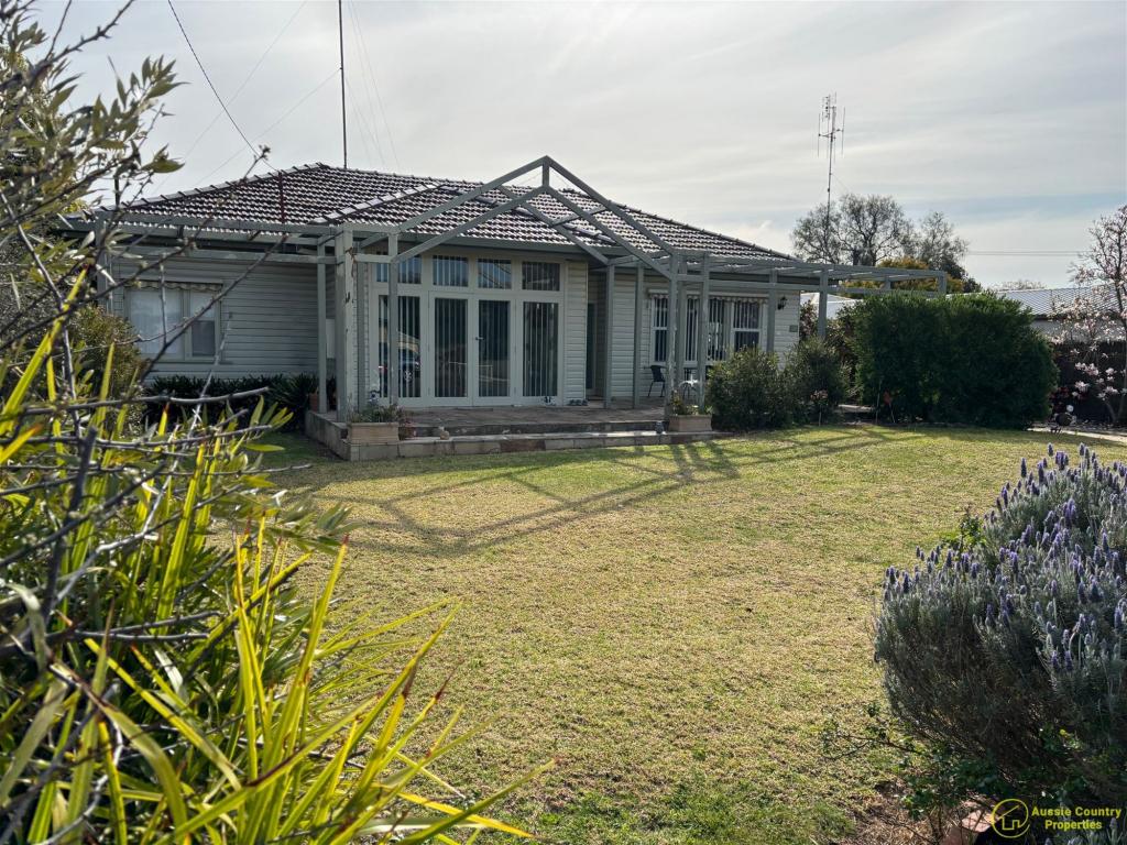 33 Cobram St, Berrigan, NSW 2712