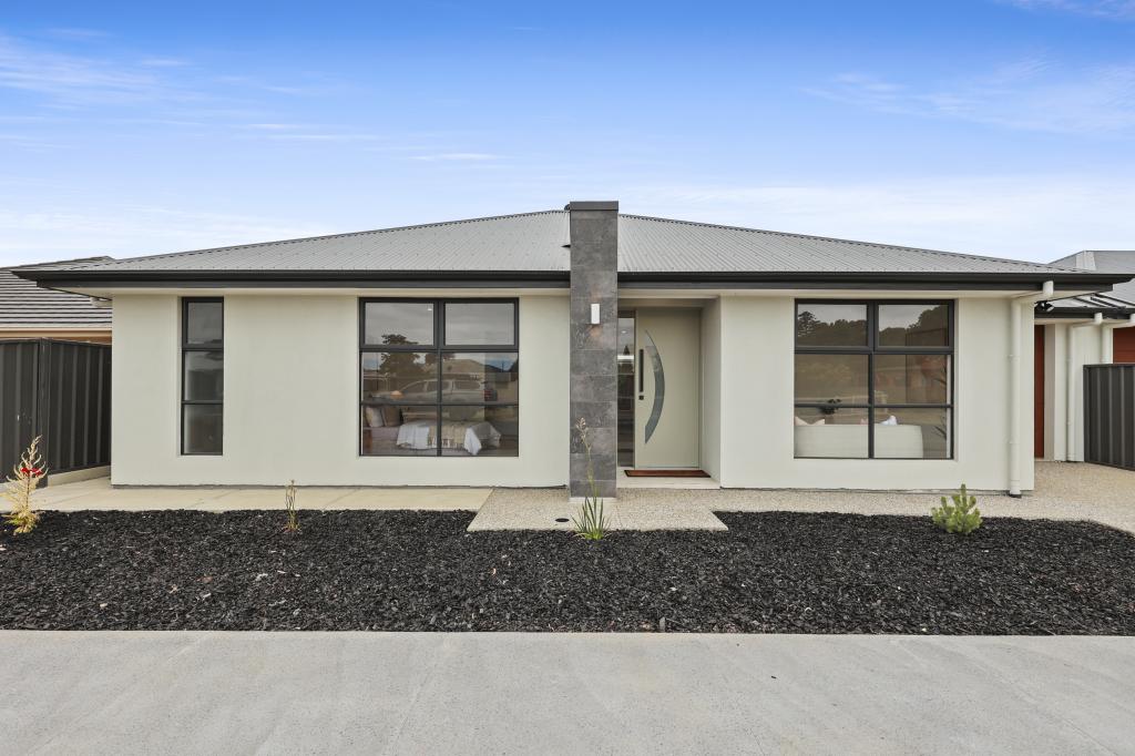 54 Malen Ave, Victor Harbor, SA 5211