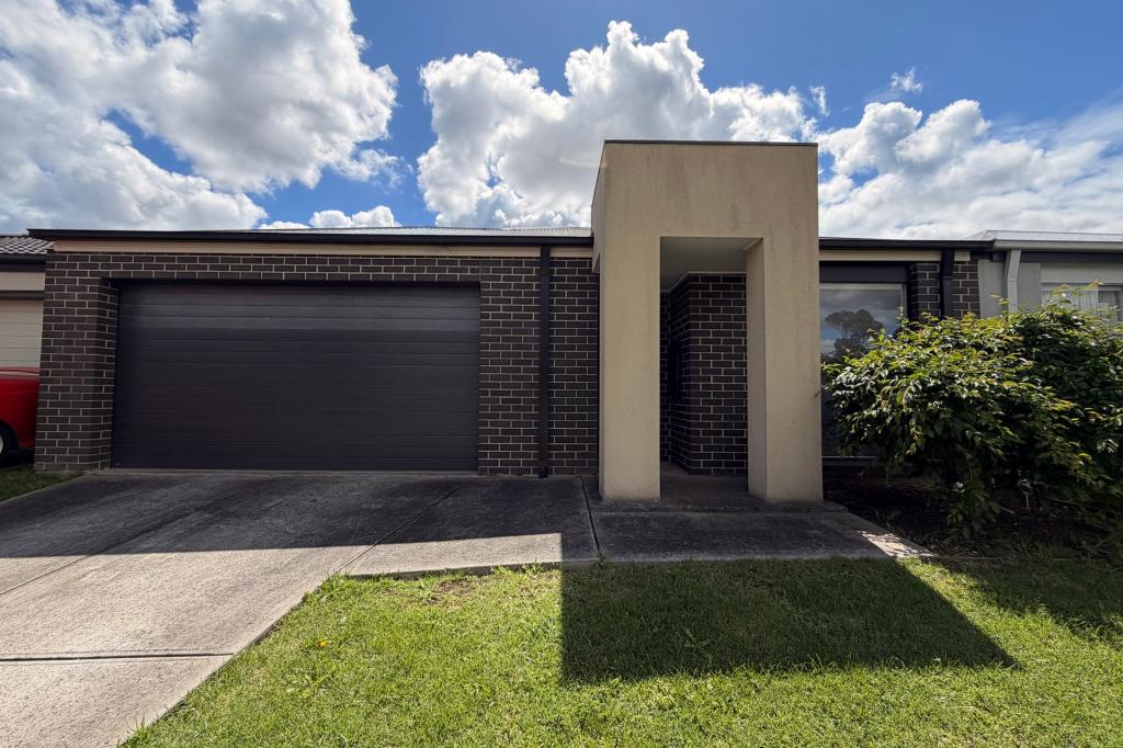 15 Pinnacle Dr, Pakenham, VIC 3810