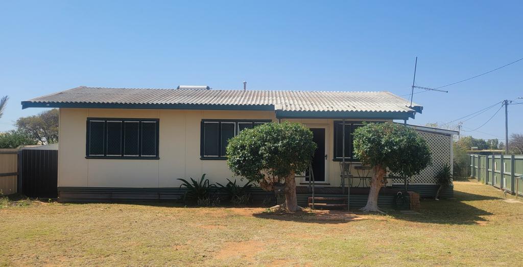 33 CAREY ST, SOUTH CARNARVON, WA 6701