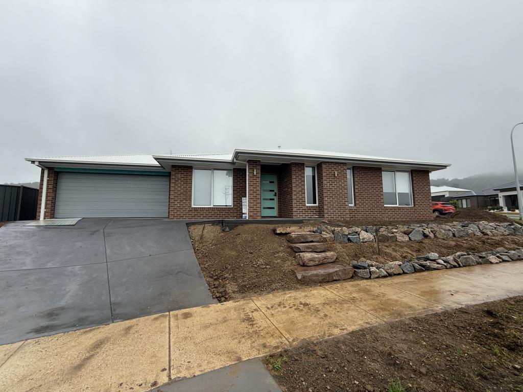 33 Hampshire Bvd, Leneva, VIC 3691
