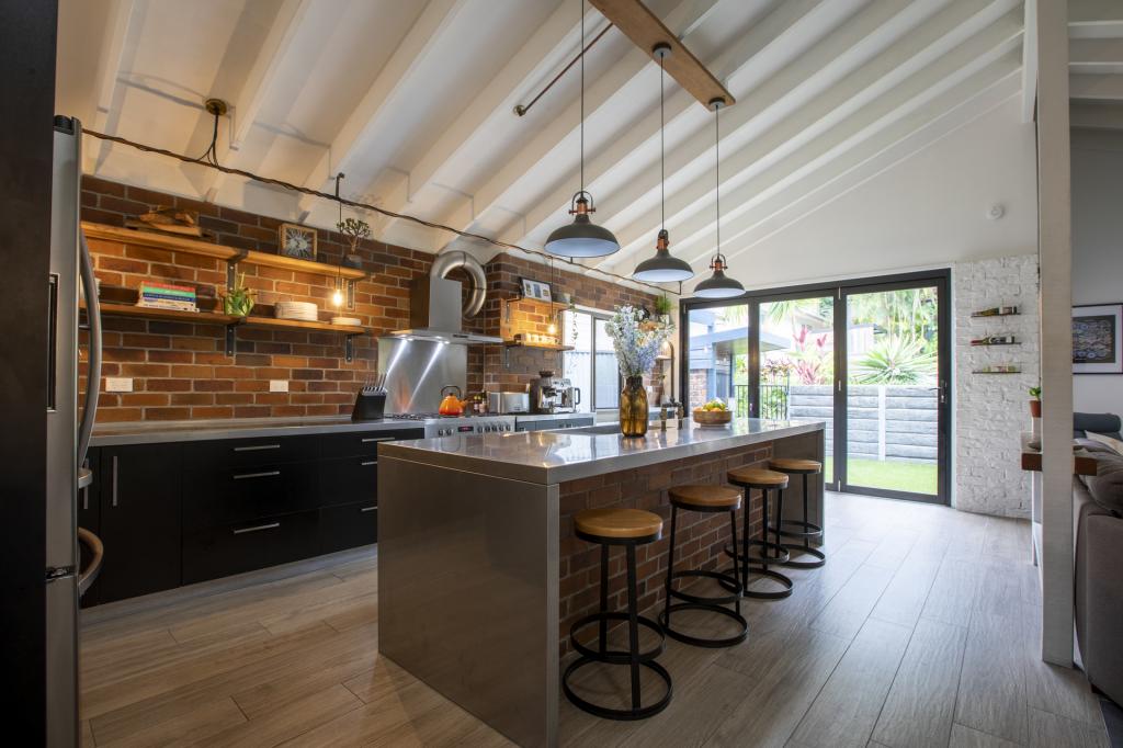 40 PINDARI AVE, BURLEIGH HEADS, QLD 4220