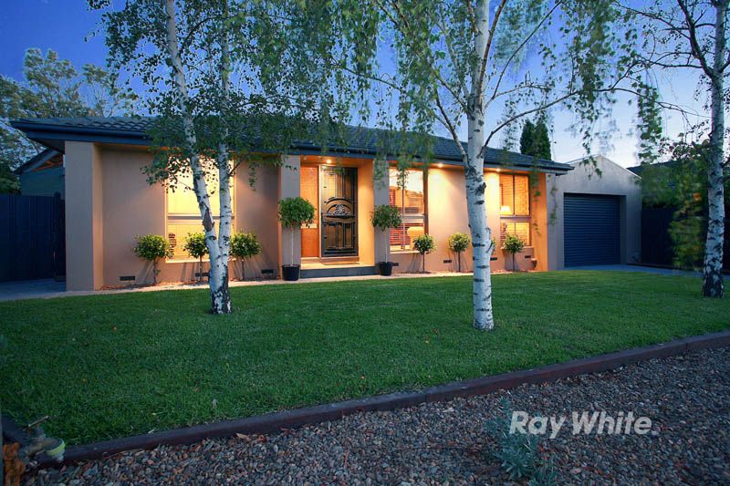 10 Rotherwood Cl, Wantirna, VIC 3152