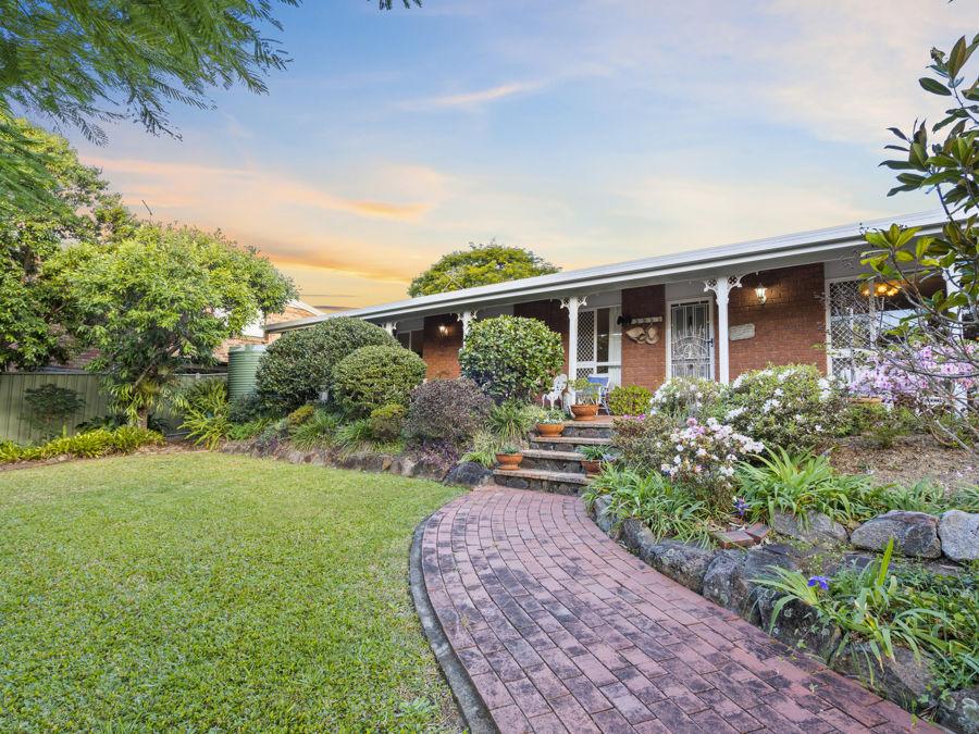 37 KINKUNA ST, WISHART, QLD 4122