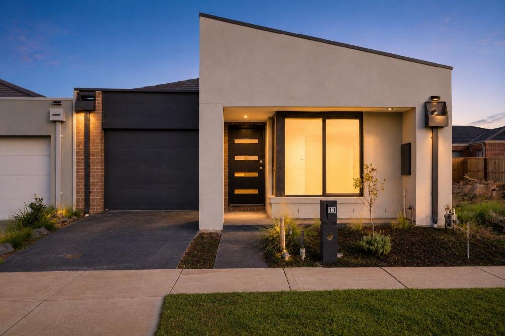 13 Jackaroo St, Manor Lakes, VIC 3024