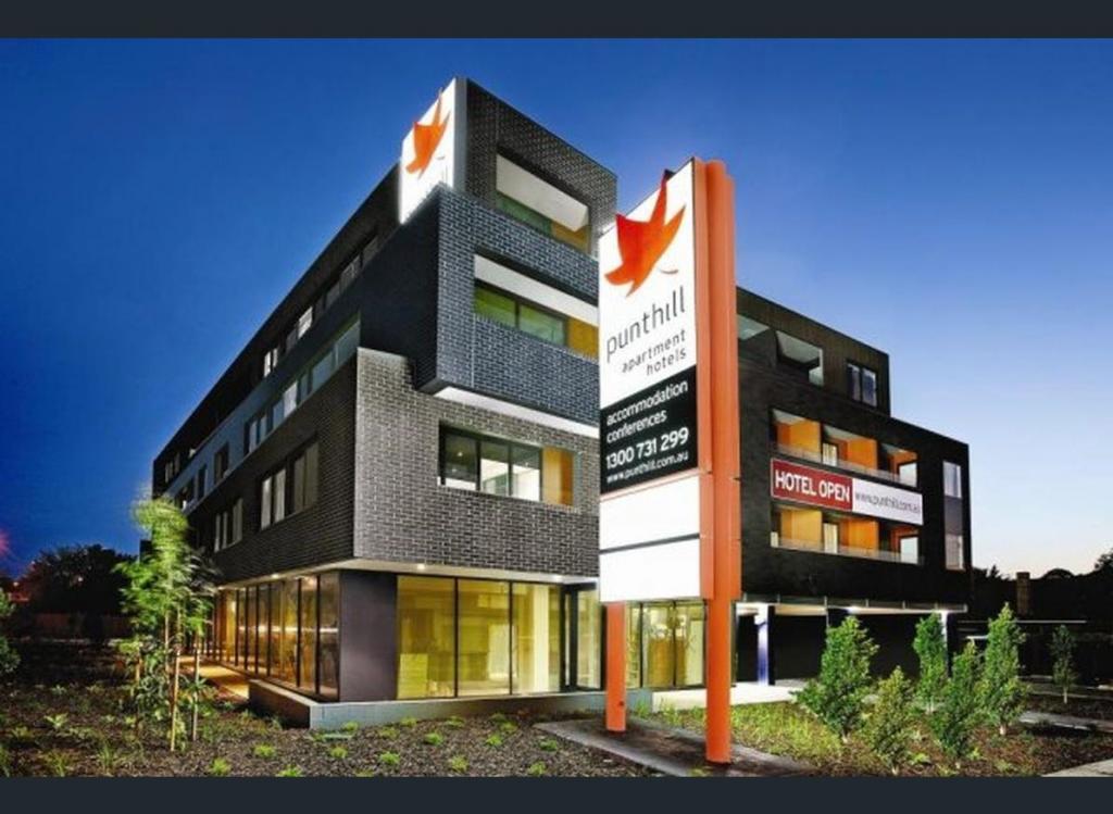 206/1384 DANDENONG RD, HUGHESDALE, VIC 3166