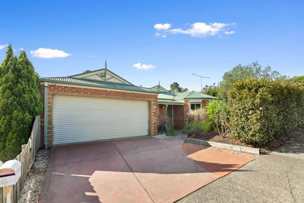 4 RANEEN DR, LANGWARRIN, VIC 3910