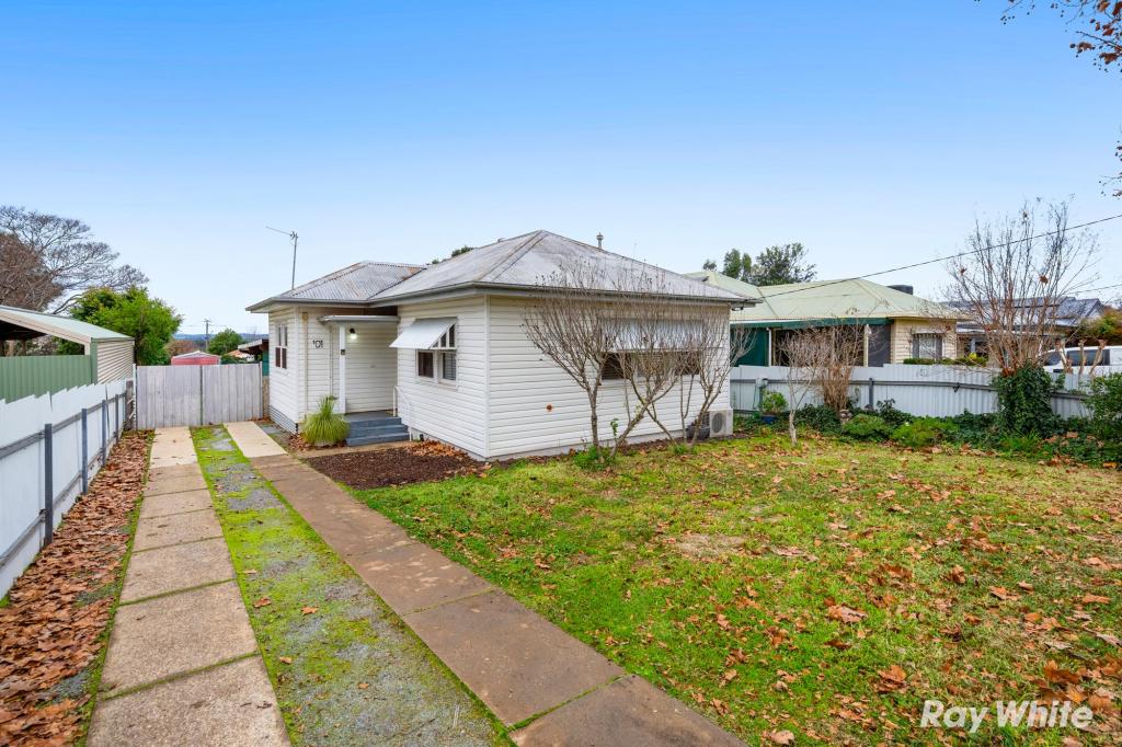 101 Grove St, Kooringal, NSW 2650