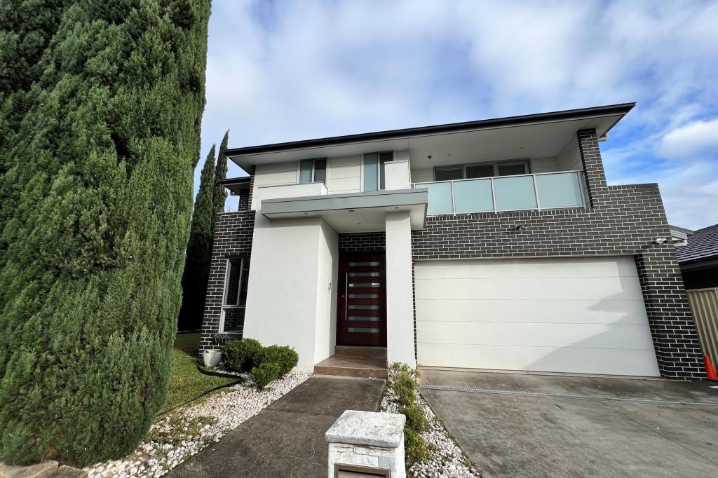 2 Kingsford Smith Ave, Middleton Grange, NSW 2171