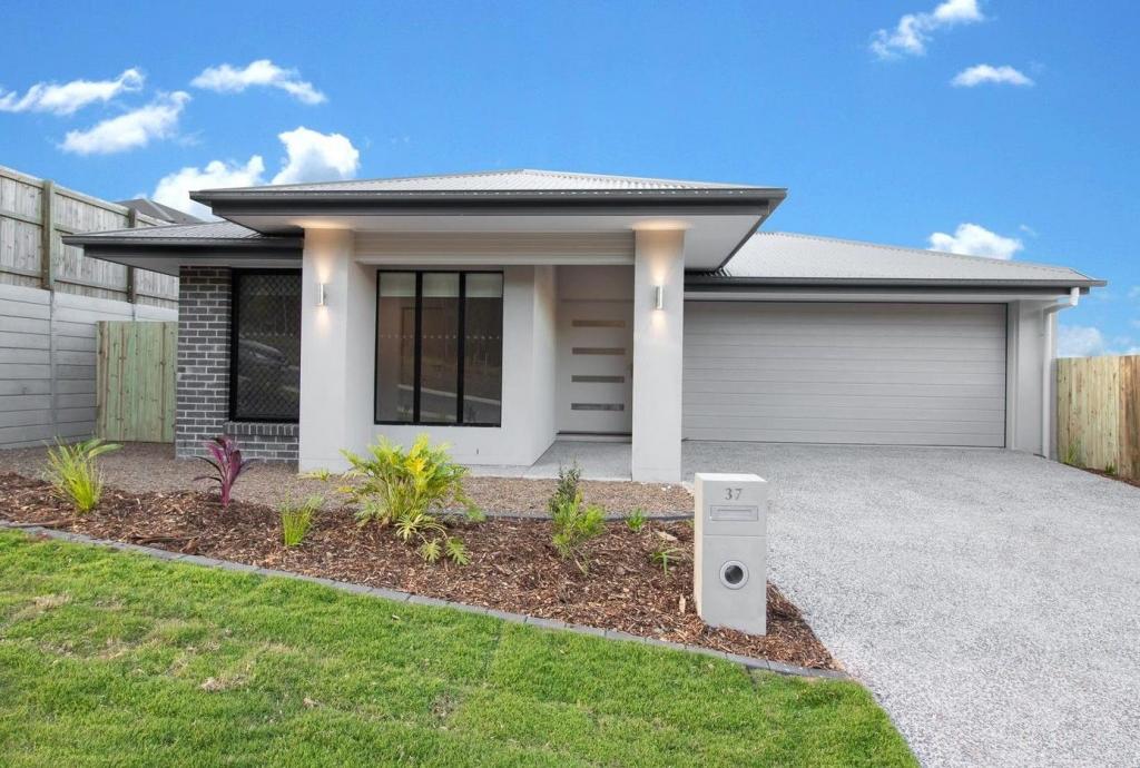 37 Applecross Cct, Spring Mountain, QLD 4300