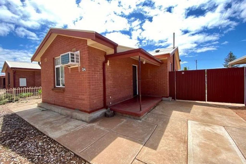 24 O'Dea St, Whyalla Stuart, SA 5608
