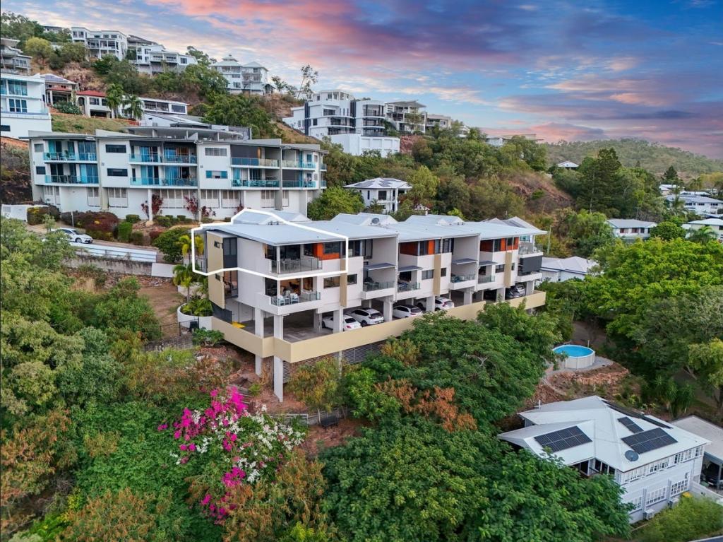 8/9 Little St, Belgian Gardens, QLD 4810