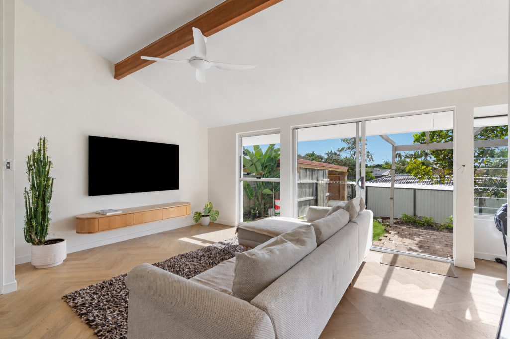 24 Goodman Cl, Highland Park, QLD 4211