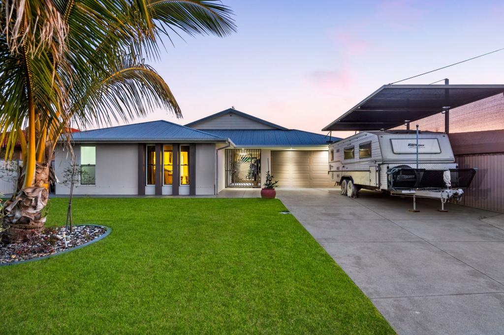 2 Bass Pl, Paradise Point, QLD 4216