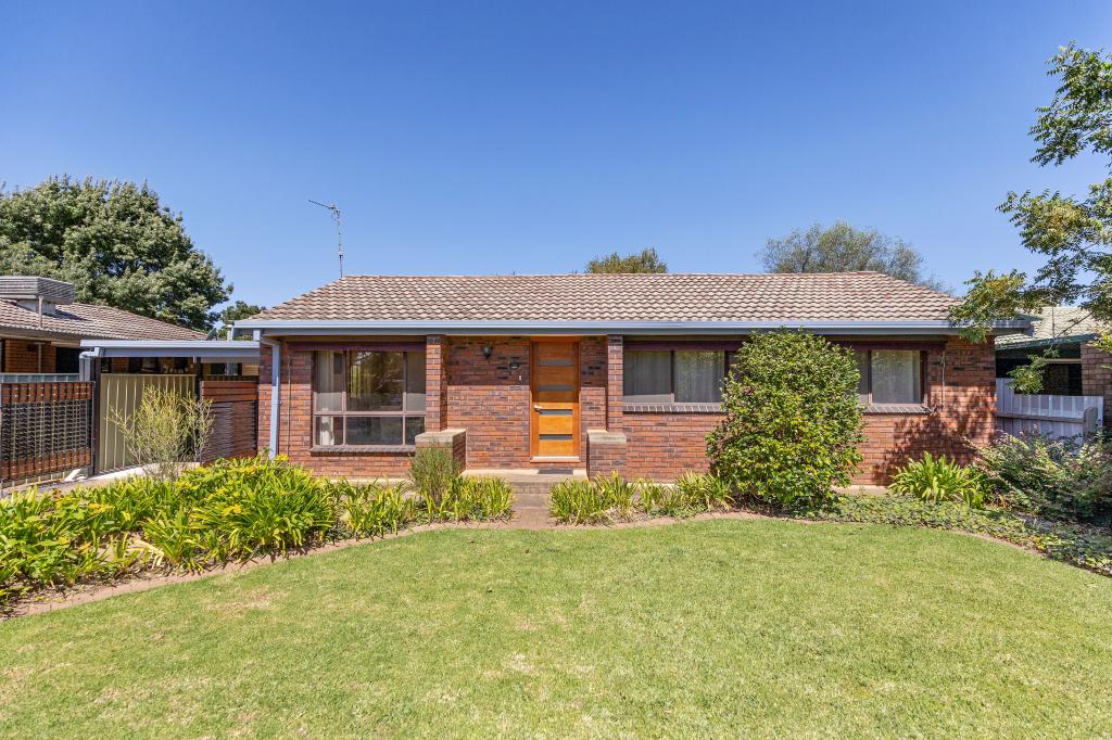 56 Maple Rd, Lake Albert, NSW 2650