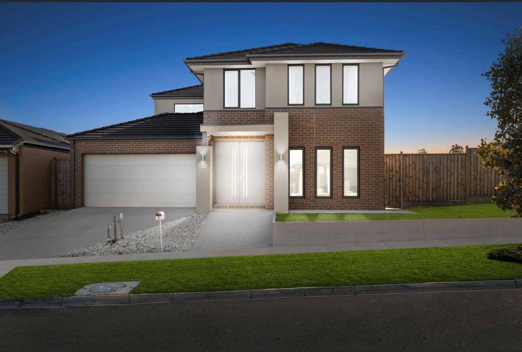 5 Truffle Cct, Manor Lakes, VIC 3024