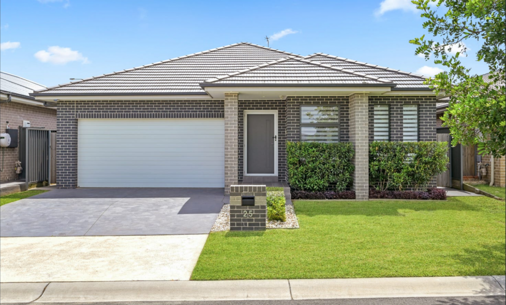 25 Garton Rd, Spring Farm, NSW 2570