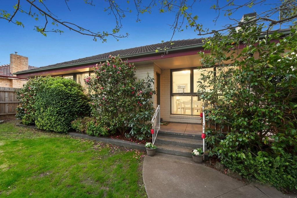 24 HAMPSHIRE RD, FOREST HILL, VIC 3131