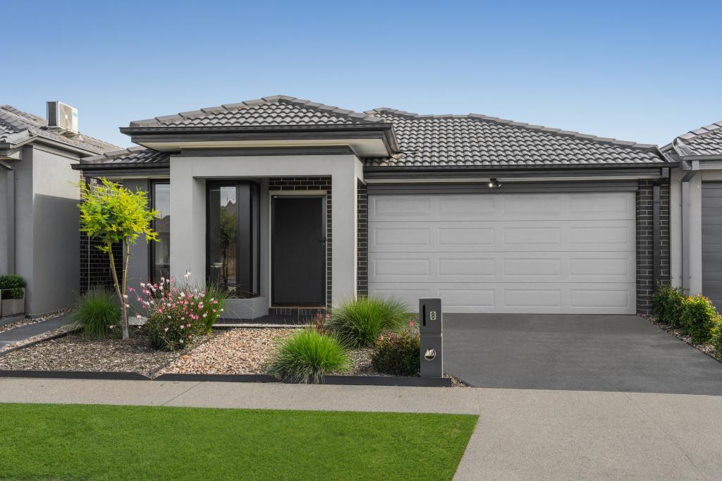 8 MARSHY WAY, DONNYBROOK, VIC 3064