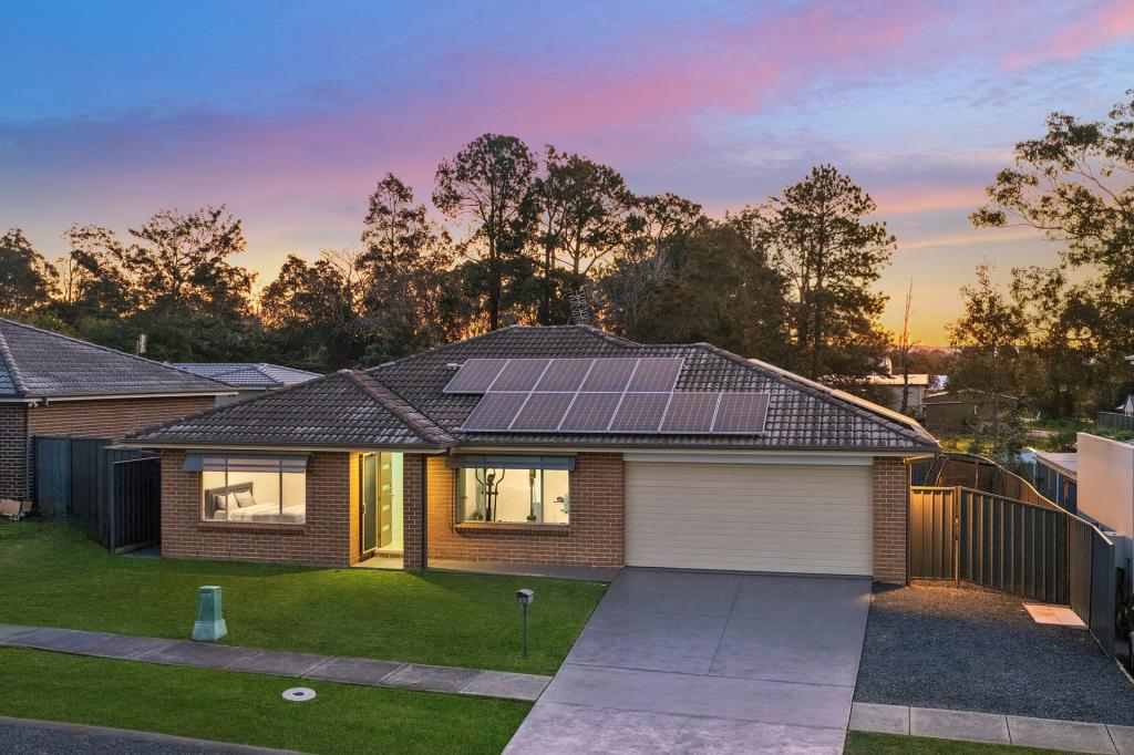 24 Quarterhorse Pde, Wadalba, NSW 2259