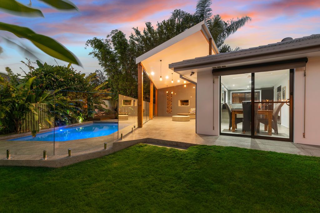 13 Kauri Ct, Palm Beach, QLD 4221