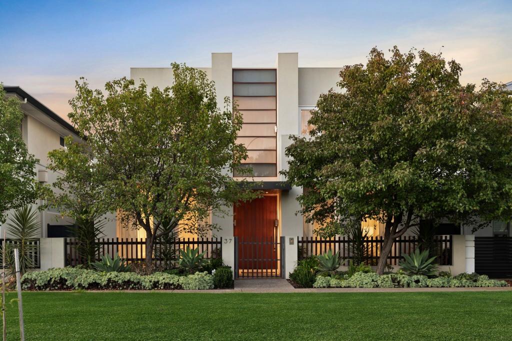 9 Charles Mathews Cir, St Clair, SA 5011