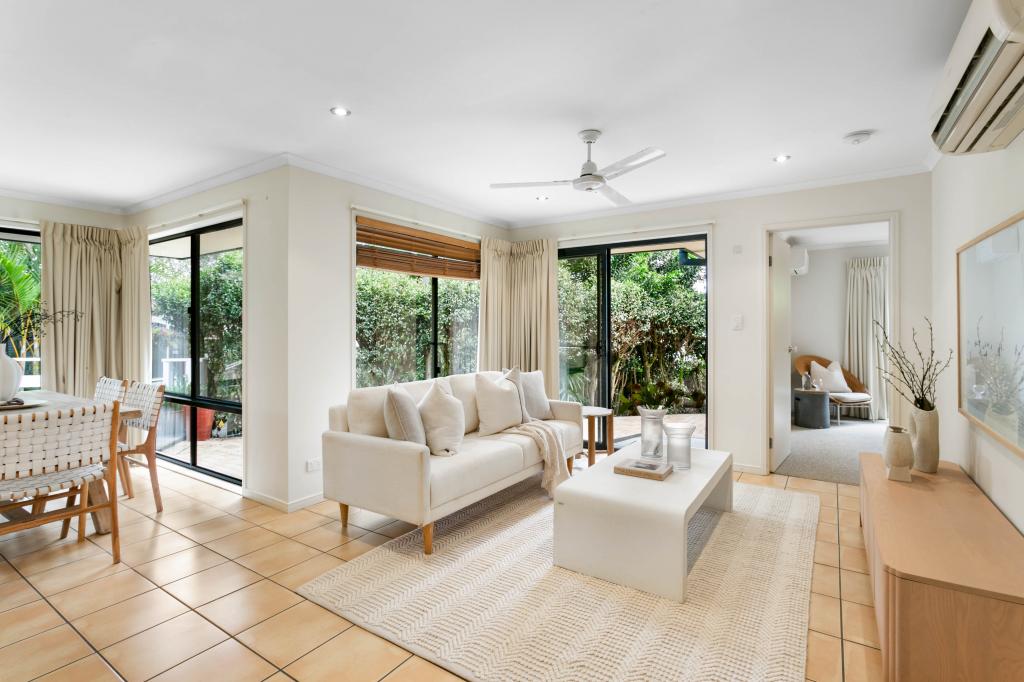 8 Ashgrove Dr, Cooroy, QLD 4563