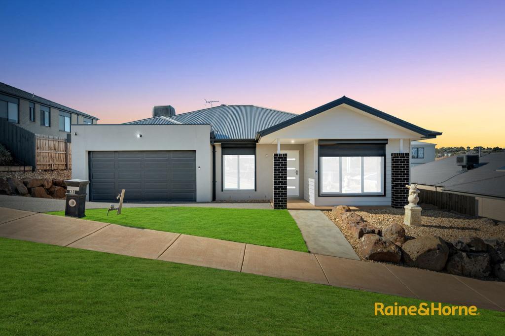 30 AUBURN CRES, BACCHUS MARSH, VIC 3340