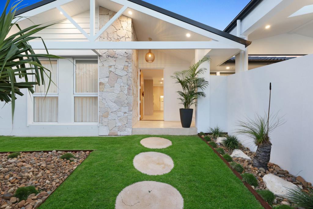56 Southlake Dr, Varsity Lakes, QLD 4227