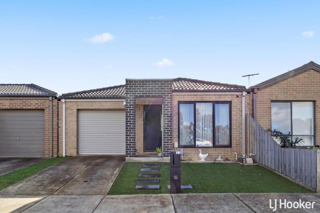 33 Lakewood Bvd, Melton, VIC 3337