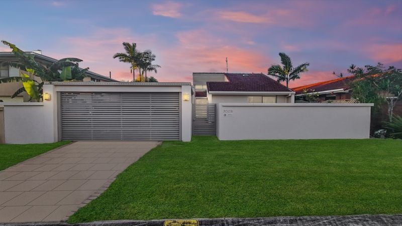 4 Ayrshire Ave, Benowa, QLD 4217