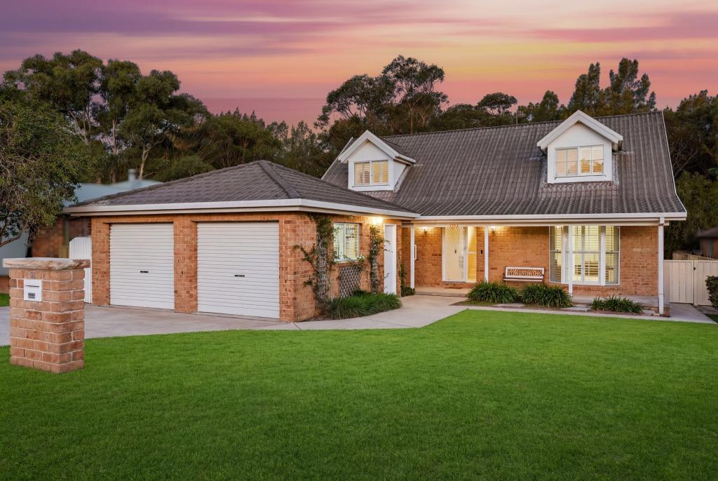 13 AUGUSTUS PL, BATEAU BAY, NSW 2261