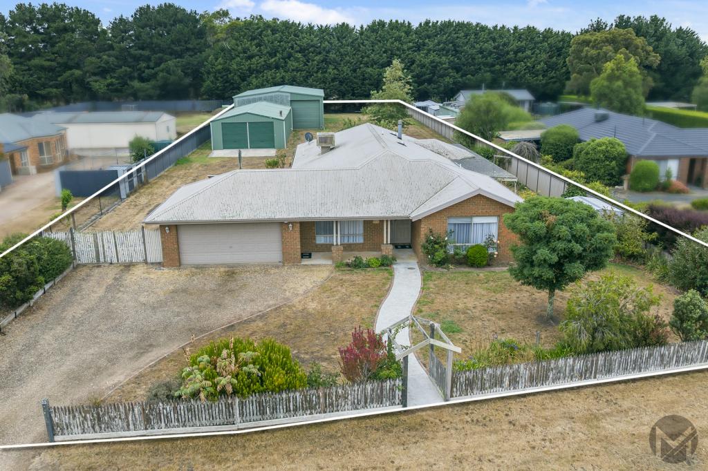 33 Ewing Dr, Romsey, VIC 3434