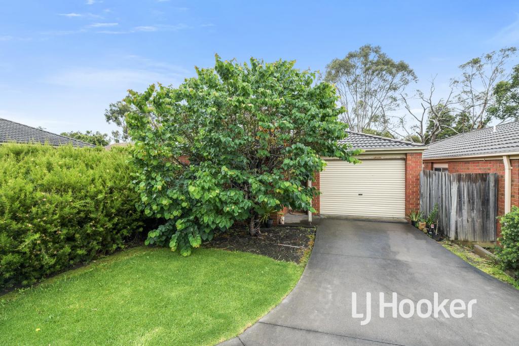 4/13 Redcherry Ct, Pakenham, VIC 3810