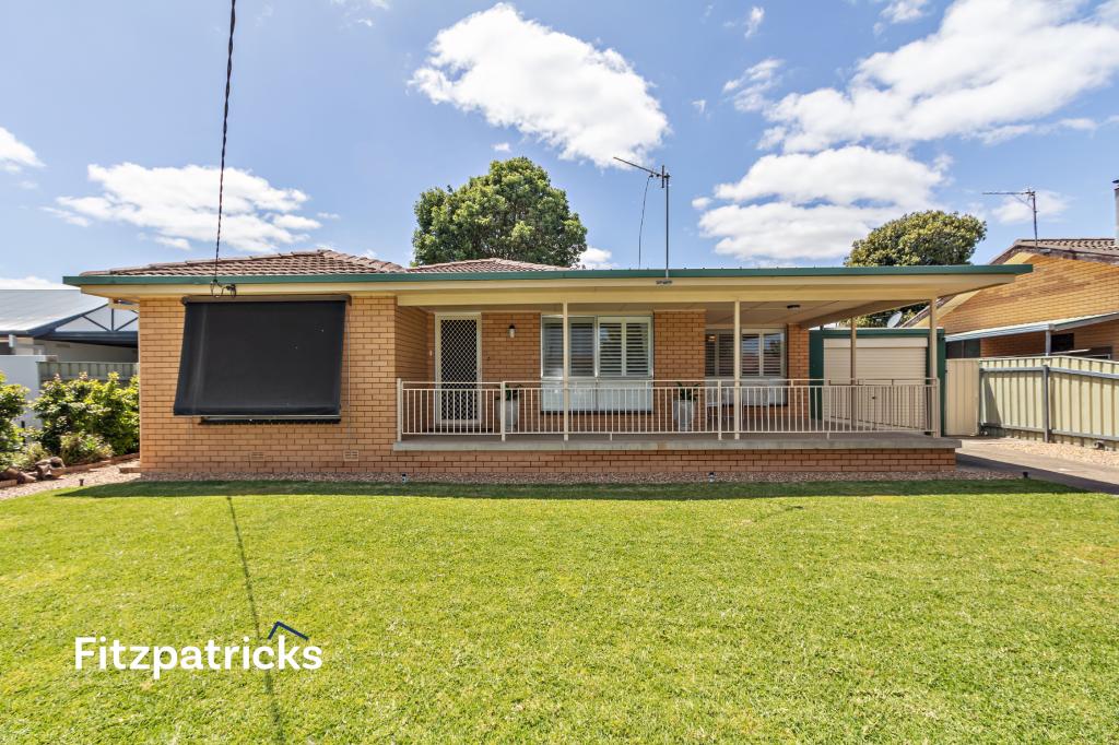 17 Geneva Cres, Lake Albert, NSW 2650