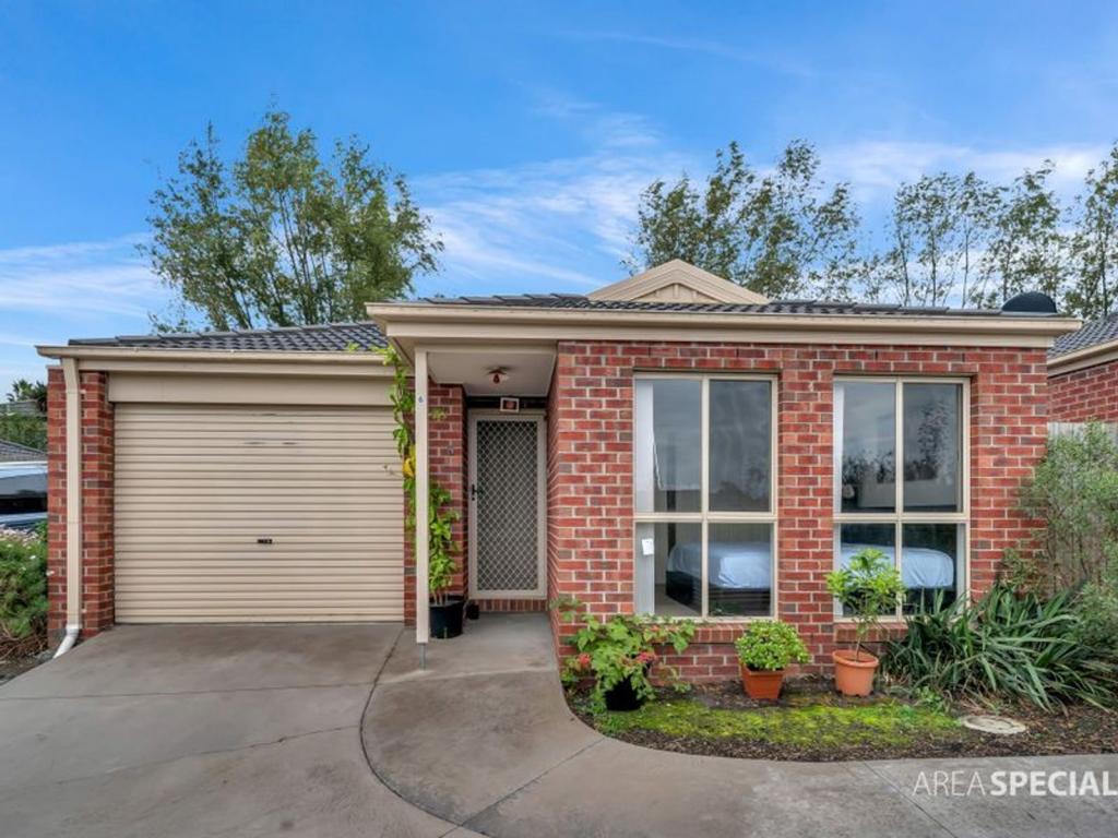 6/8 MCCLENAGHAN PL, PAKENHAM, VIC 3810