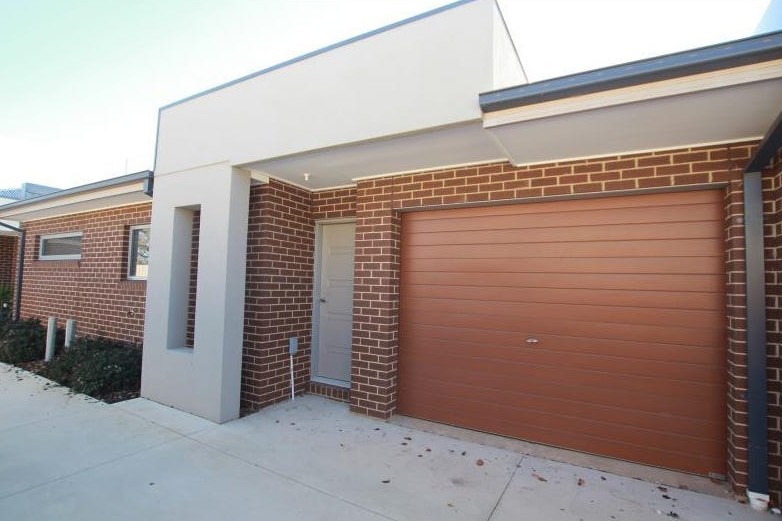 2/62 TARNEIT RD, WERRIBEE, VIC 3030