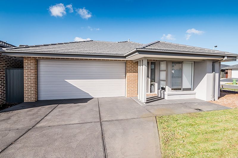 27 Eliburn Dr, Cranbourne East, VIC 3977