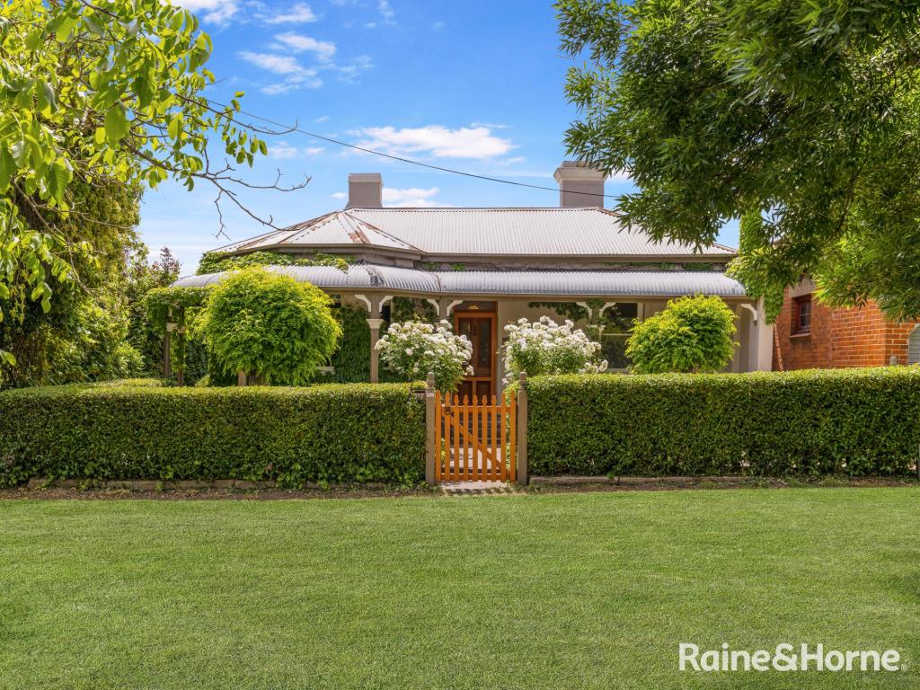 217 Peel St, Bathurst, NSW 2795