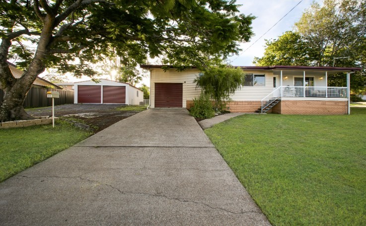33 Lloyd George St, Eastern Heights, QLD 4305